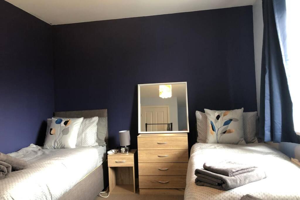 Dudley House **Staycation & Contractors** Sleeps 7 Tipton Bagian luar foto