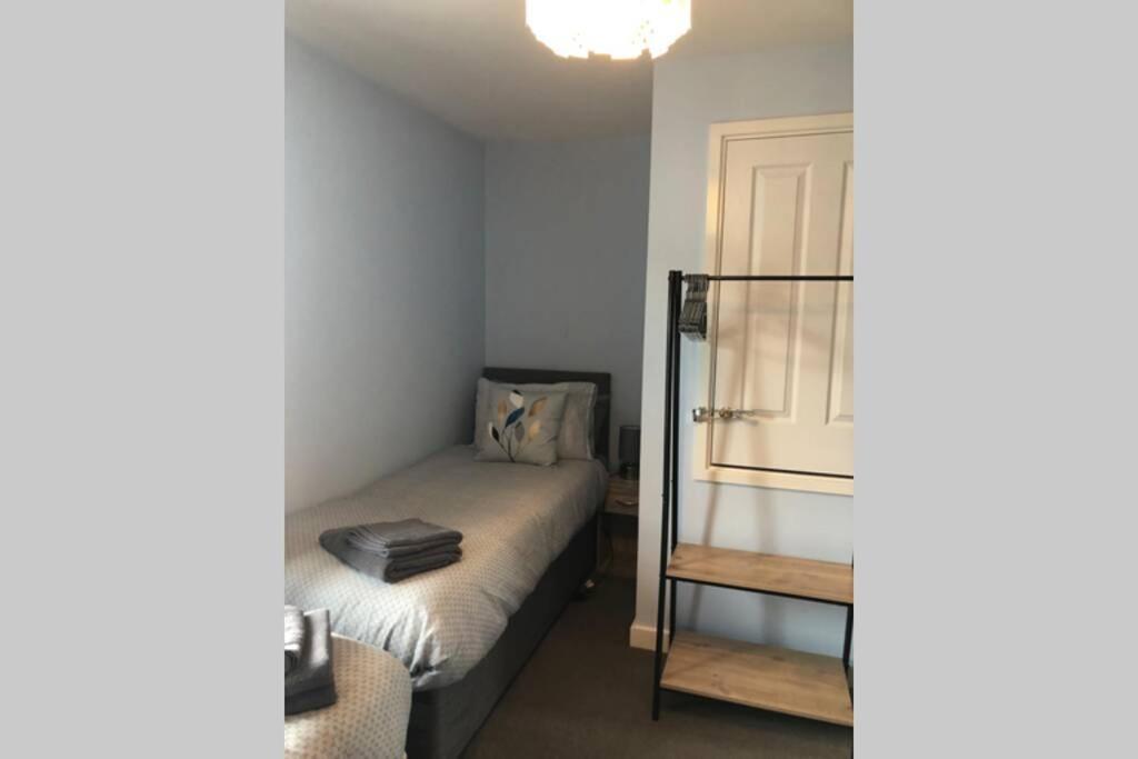 Dudley House **Staycation & Contractors** Sleeps 7 Tipton Bagian luar foto