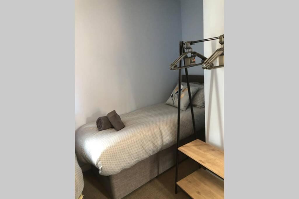Dudley House **Staycation & Contractors** Sleeps 7 Tipton Bagian luar foto